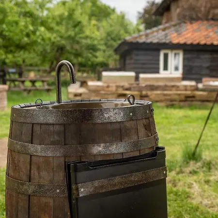 Slapen Tussen De Schapen In Tiny Wineyhouse Camping