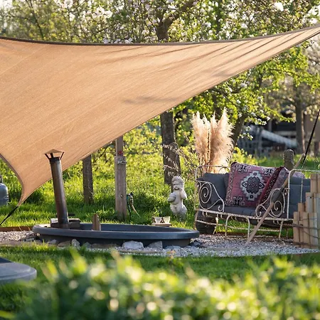 Slapen Tussen De Schapen In Tiny Wineyhouse * Zennewijnen