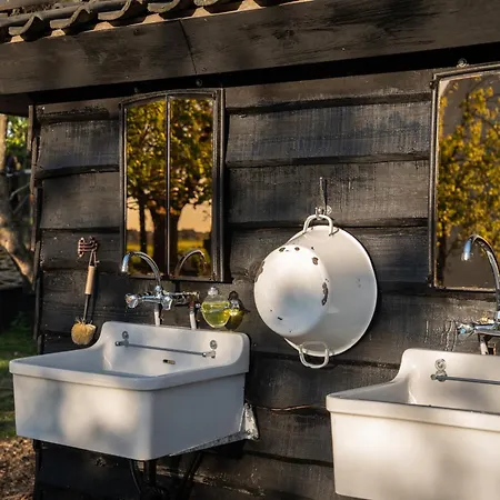 Parque de Campismo Tiny Wineyhouse No 1 *