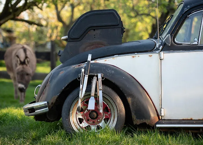 Tiny Wineyhouse No 1 *