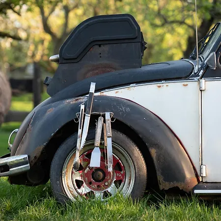 Tiny Wineyhouse No 1 *