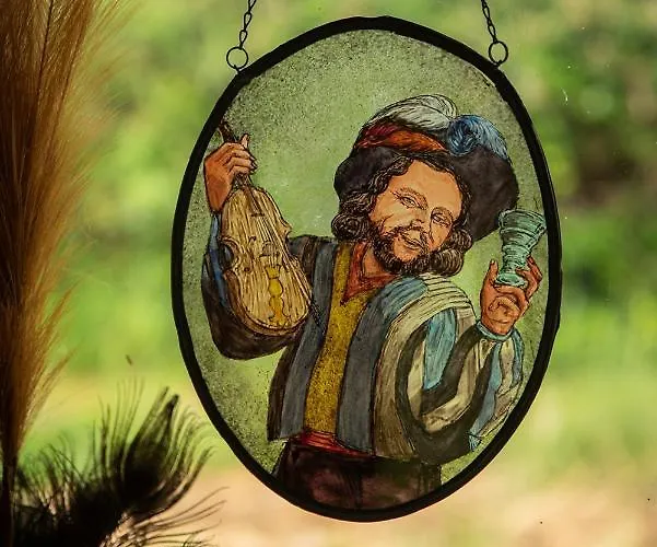 Tiny Wineyhouse No 1 Kemp *