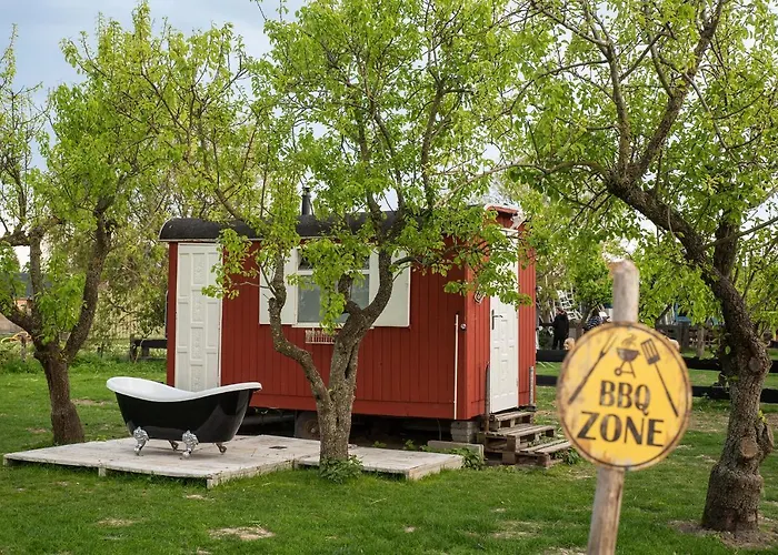 Tiny Wineyhouse No 1